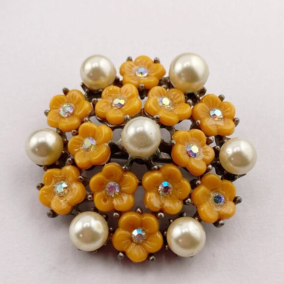 VINTAGE Orange plastic, faux pearl, clear AB rhinestone flower cluster brooch - Picture 3 of 8